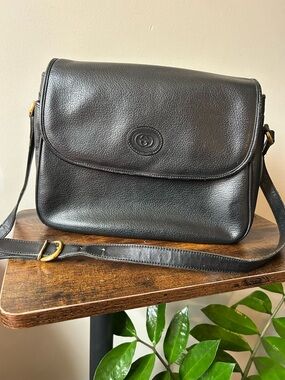 Vintage Gucci Black Pebbled Leather Shoulder Bag with Gold-Tone Hardware